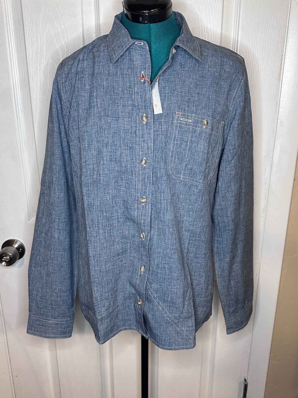 Orvis Women’s Tech Blue Chambray Button-Up Shirt *BRAND NEW*